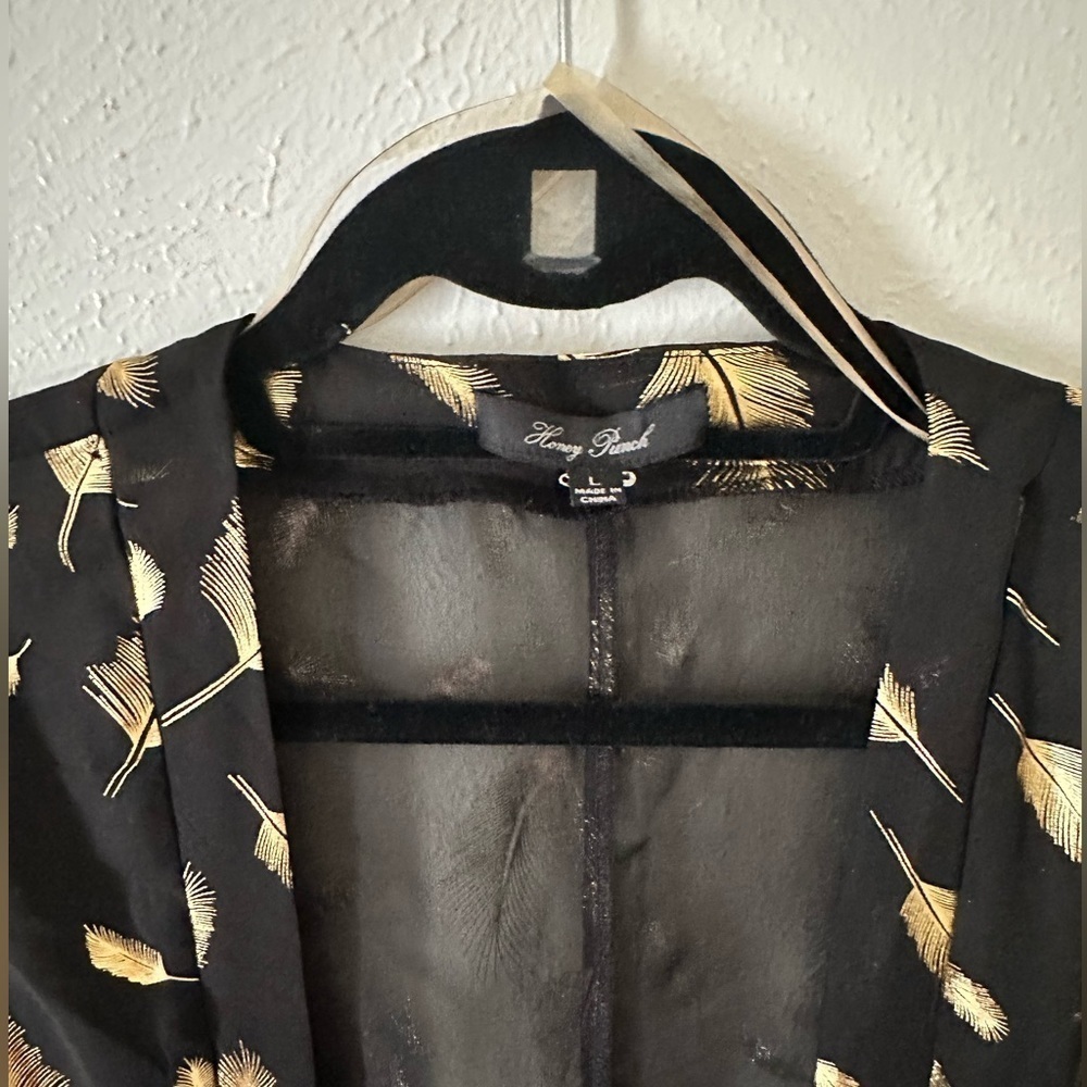 🌟SALE🌟Honey punch black robe with gold feathers size large - Picture 5 of 7